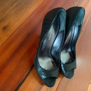 Open toe shoes in croc leather